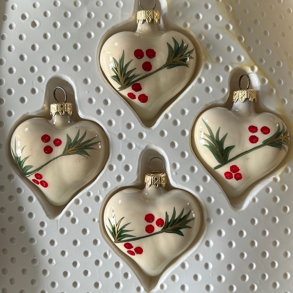 Vintage boxed set of 4 Kurt Adler hand crafted heart shaped Christmas ornaments - Picture 1 of 13